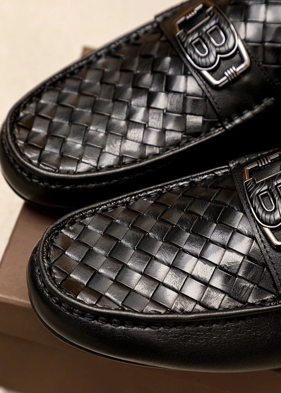 Men's Men's Shoes 💰: 420 💐BV Men's Slip-on Shoes® [BOTTEGA VENETA] Official website counter new model, one-to-one mold opening ⚠Italian calfskin embossed ➕Cow 🐂 leather lining. Driving slip-ons, available at counters, sizes 39-44 (38.45🉑️customized)